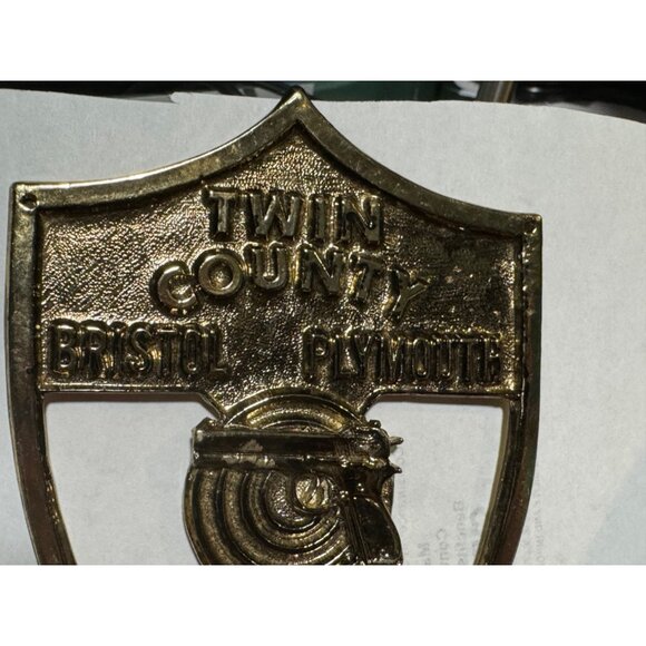 Badge / Trophy Twin County Bristol Plymouth Pistol League Metal Gold in color - Picture 3 of 9